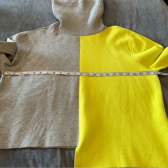 Alice + Olivia Spencer Colorblock Turtleneck Sweater Heather Grey/Sunny Lime - Picture 14 of 14